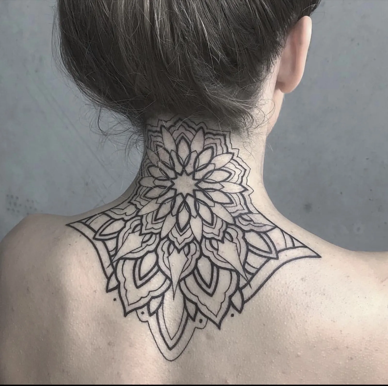 Ornamental tattoo bij Tattoo Heaven