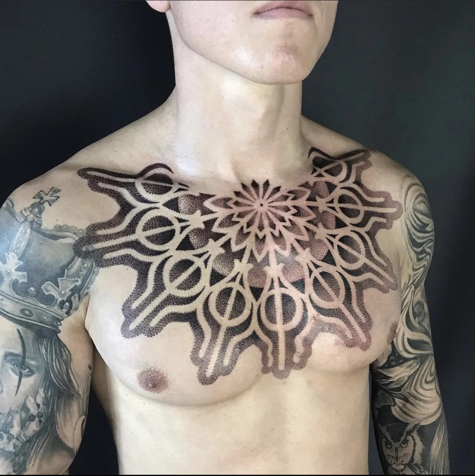 Ornamental tattoo bij Tattoo Heaven