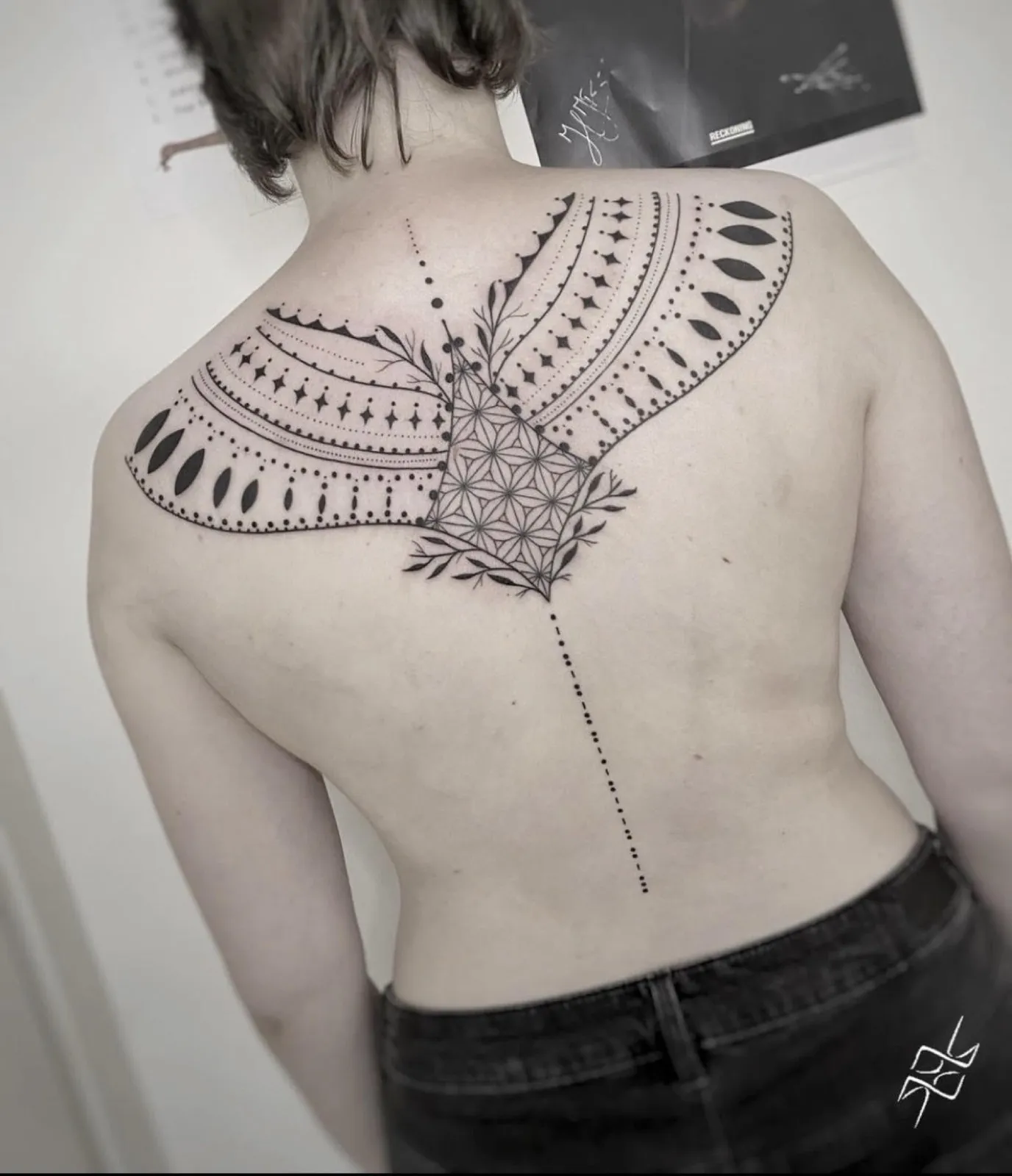 Ornamental tattoo bij Tattoo Heaven
